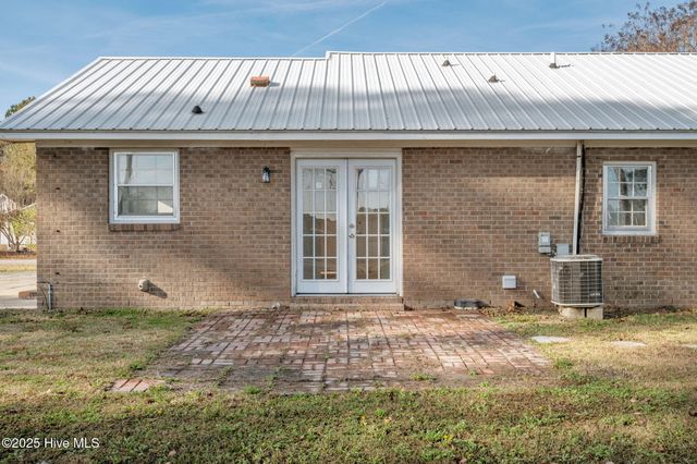 1425 Birdneck Circle, Greenville, NC 27858