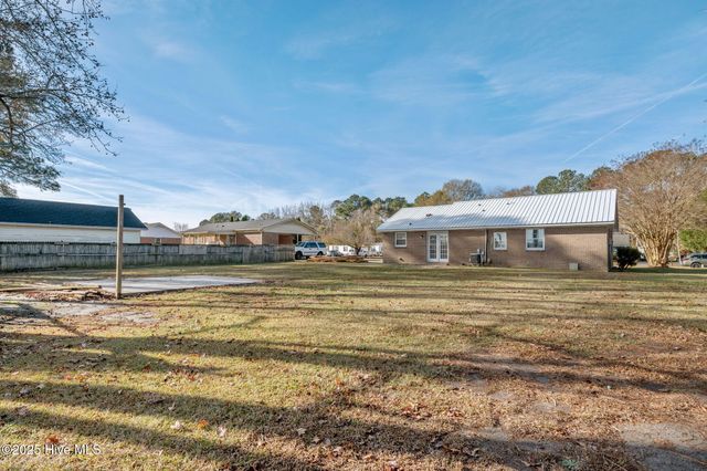 1425 Birdneck Circle, Greenville, NC 27858