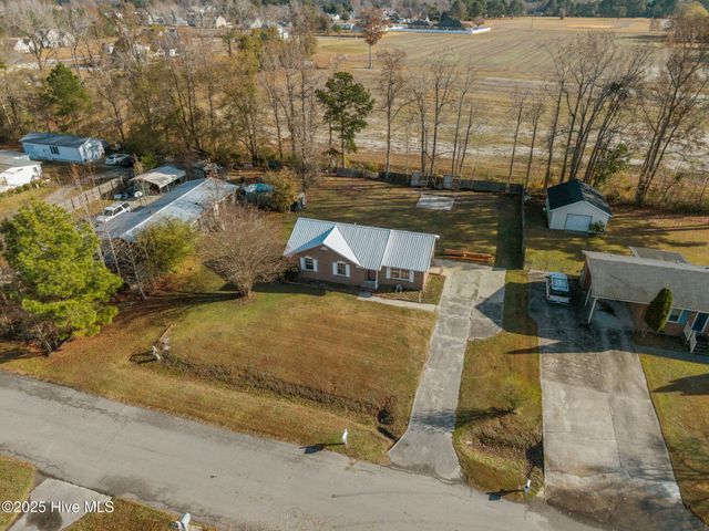 1425 Birdneck Circle, Greenville, NC 27858