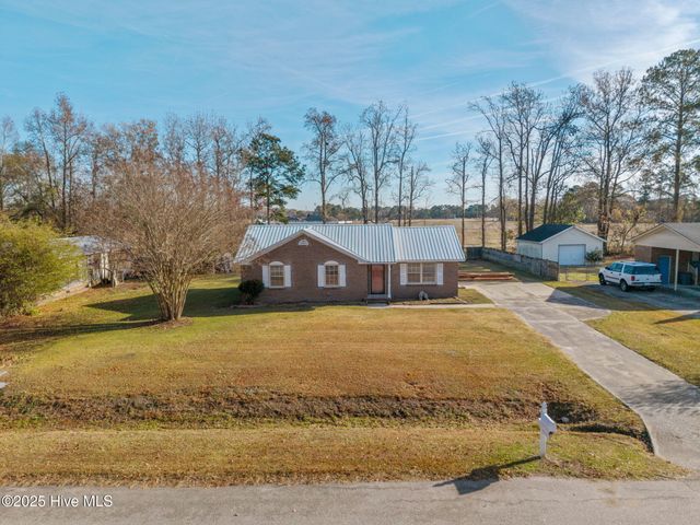 1425 Birdneck Circle, Greenville, NC 27858