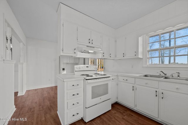 1425 Birdneck Circle, Greenville, NC 27858