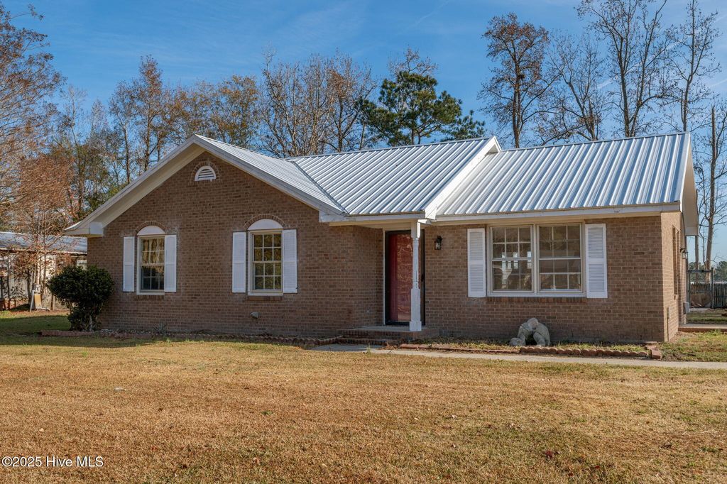 1425 Birdneck Circle, Greenville, NC 27858