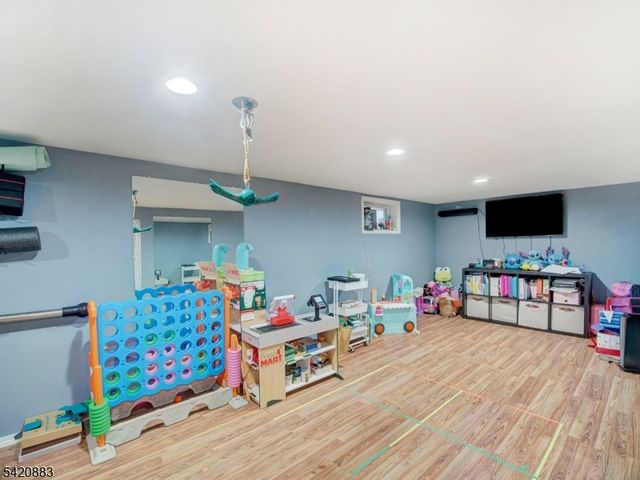210 Pershing Ave, Roselle Park Boro, NJ 07204