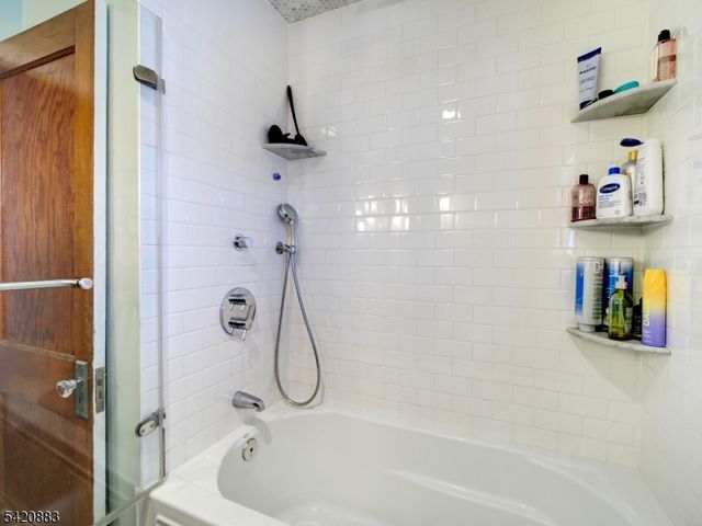 210 Pershing Ave, Roselle Park Boro, NJ 07204