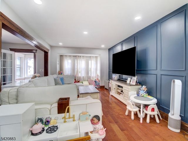 210 Pershing Ave, Roselle Park Boro, NJ 07204