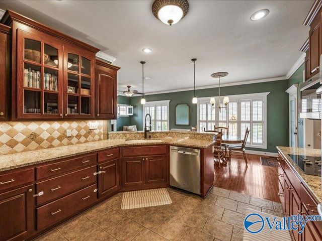 6700 Hampton Bend Circle SE, Owens Cross Roads, AL 35763