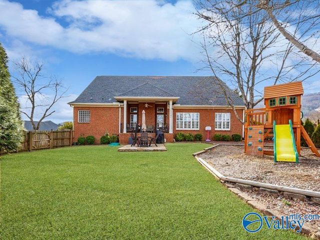 6700 Hampton Bend Circle SE, Owens Cross Roads, AL 35763