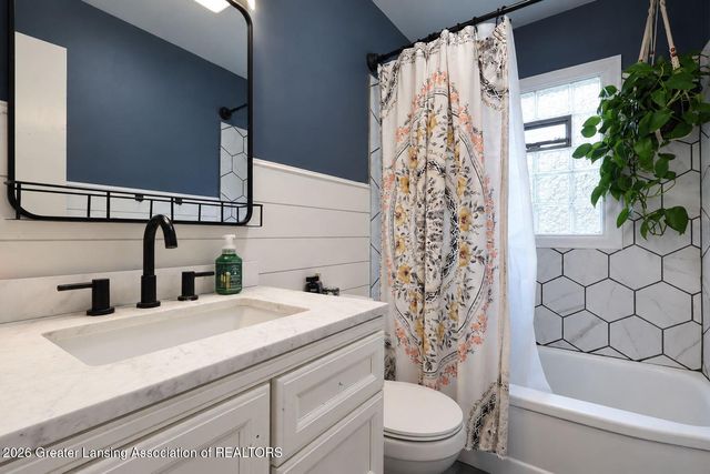 737 E Cavanaugh Road, Lansing, MI 48910