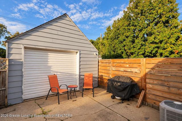 737 E Cavanaugh Road, Lansing, MI 48910