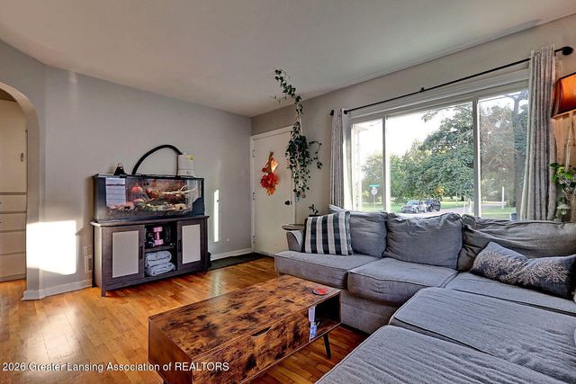 737 E Cavanaugh Road, Lansing, MI 48910
