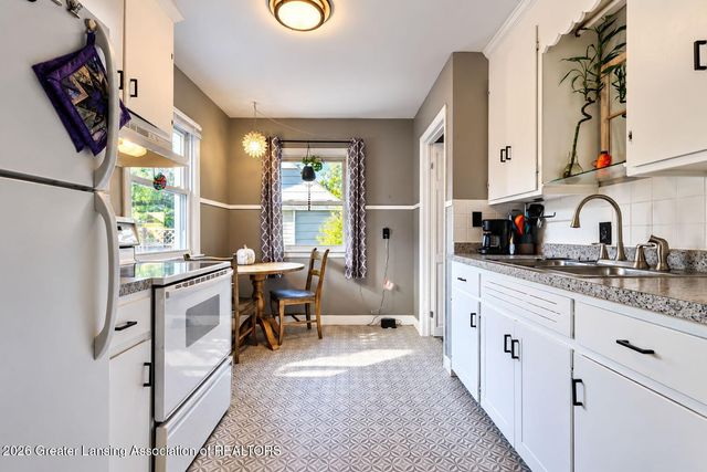737 E Cavanaugh Road, Lansing, MI 48910