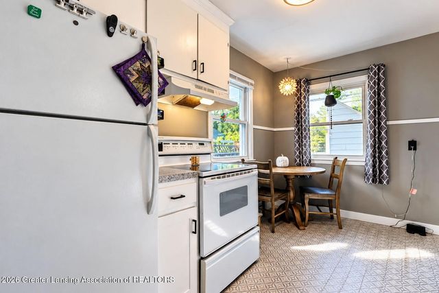 737 E Cavanaugh Road, Lansing, MI 48910