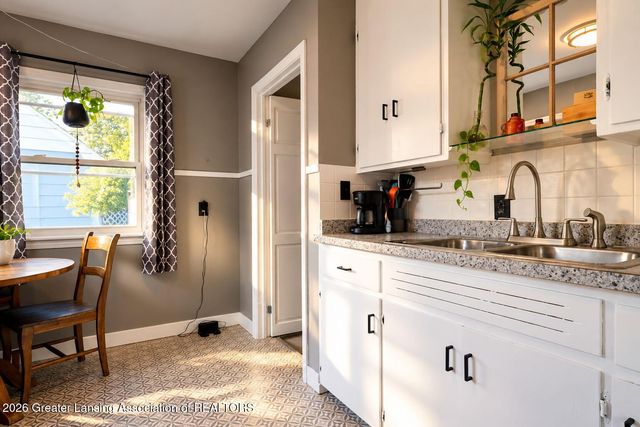 737 E Cavanaugh Road, Lansing, MI 48910