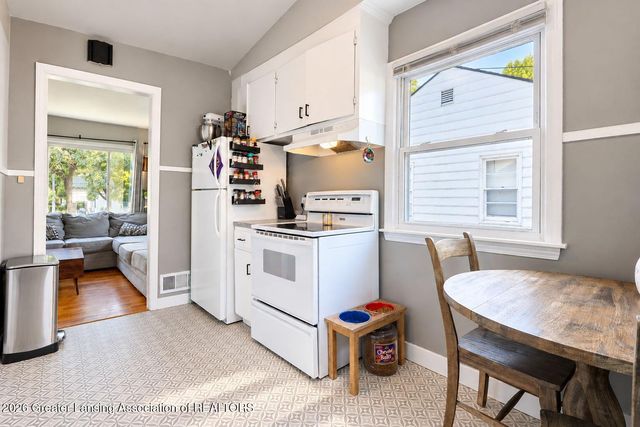 737 E Cavanaugh Road, Lansing, MI 48910