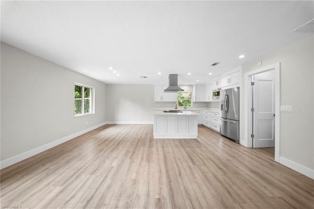 5750 Westport LN, Naples, FL 34116