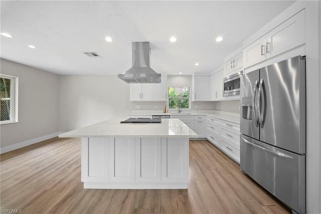 5750 Westport LN, Naples, FL 34116