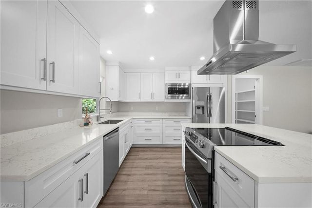 5750 Westport LN, Naples, FL 34116
