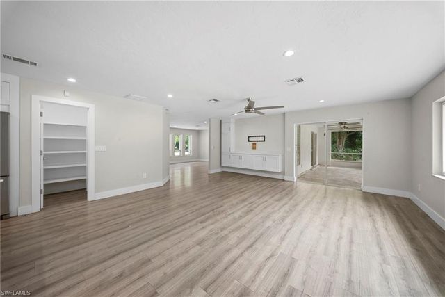 5750 Westport LN, Naples, FL 34116