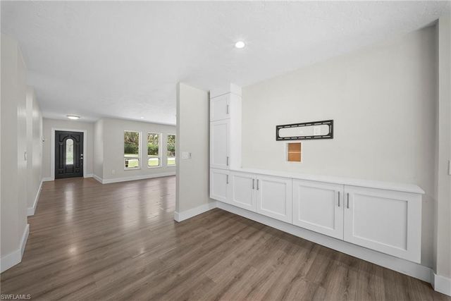 5750 Westport LN, Naples, FL 34116