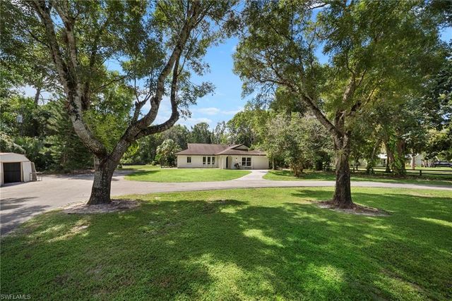 5750 Westport LN, Naples, FL 34116