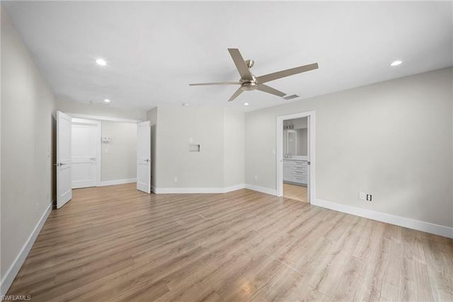 5750 Westport LN, Naples, FL 34116