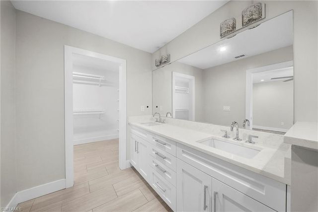 5750 Westport LN, Naples, FL 34116