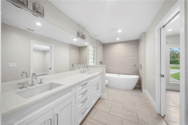 5750 Westport LN, Naples, FL 34116