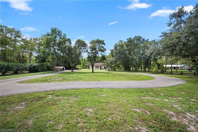 5750 Westport LN, Naples, FL 34116