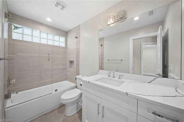 5750 Westport LN, Naples, FL 34116