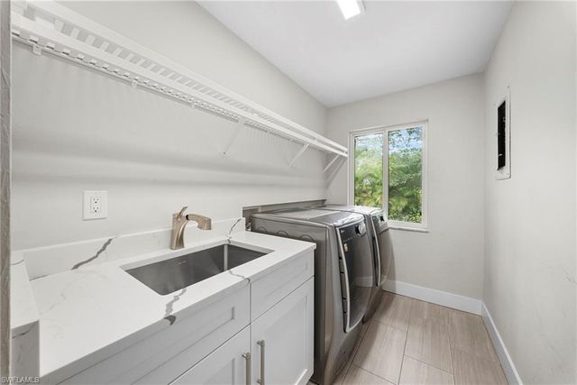 5750 Westport LN, Naples, FL 34116