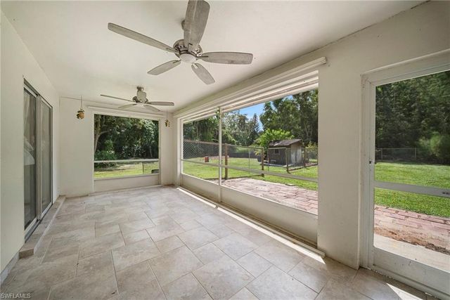 5750 Westport LN, Naples, FL 34116