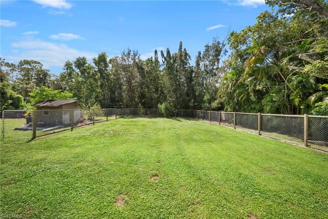 5750 Westport LN, Naples, FL 34116