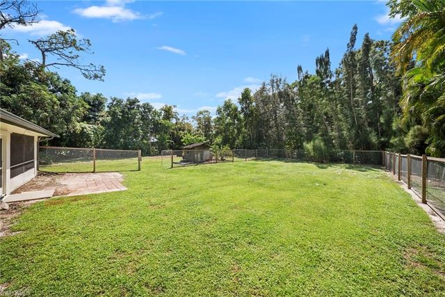 5750 Westport LN, Naples, FL 34116