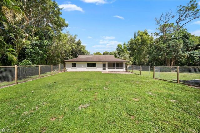 5750 Westport LN, Naples, FL 34116