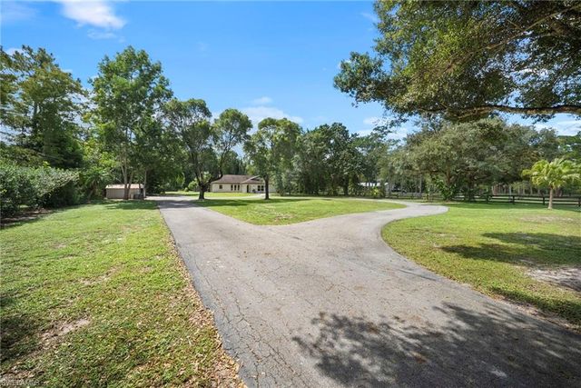 5750 Westport LN, Naples, FL 34116