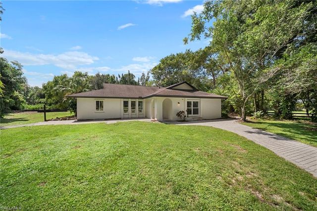 5750 Westport LN, Naples, FL 34116