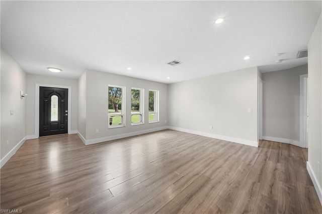 5750 Westport LN, Naples, FL 34116