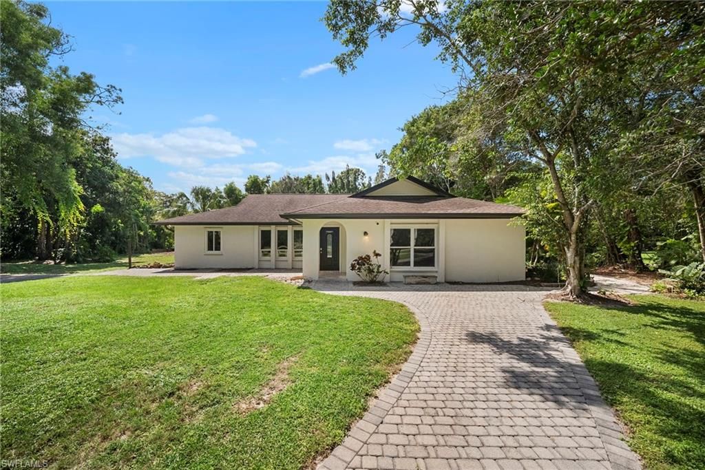 5750 Westport LN, Naples, FL 34116