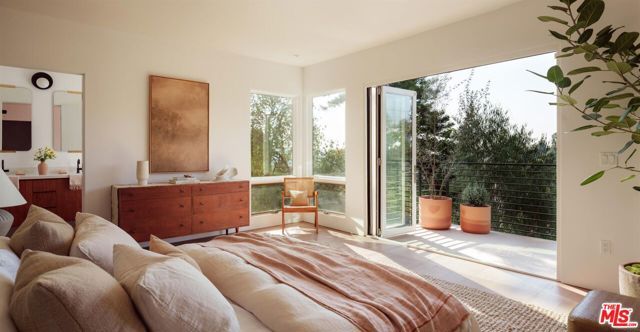 1929 Phillips Way, Los Angeles, CA 90042