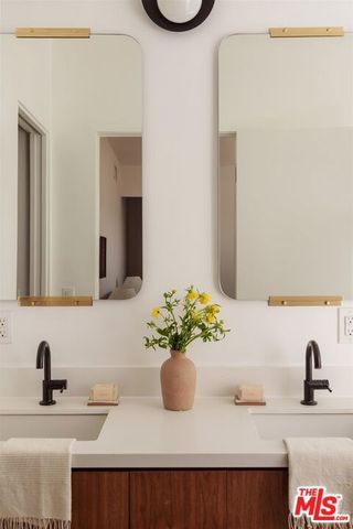 1929 Phillips Way, Los Angeles, CA 90042