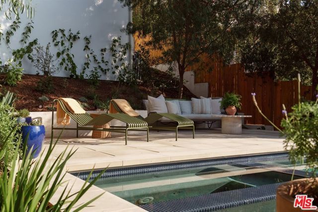 1929 Phillips Way, Los Angeles, CA 90042