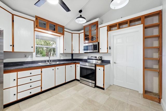 902 37TH STREET W, Bradenton, FL 34205