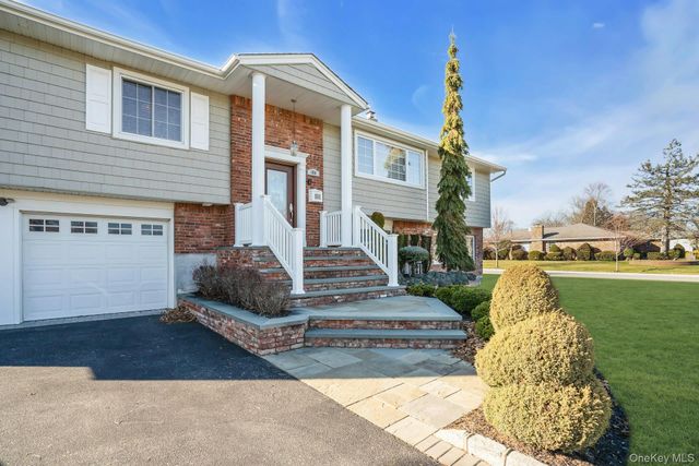 108 Hayrick Lane, Commack, NY 11725