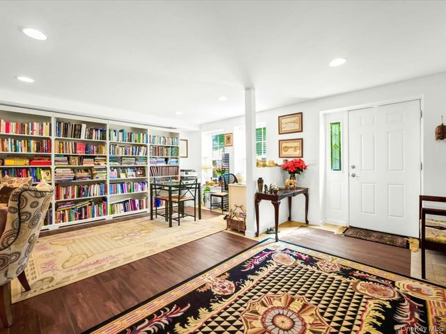 208 Hendrick Avenue E, Glen Cove, NY 11542