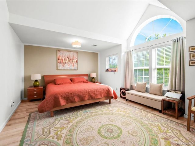 208 Hendrick Avenue E, Glen Cove, NY 11542