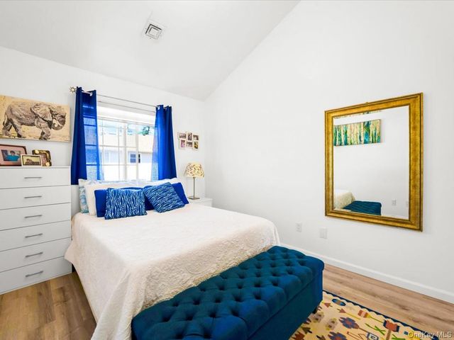 208 Hendrick Avenue E, Glen Cove, NY 11542
