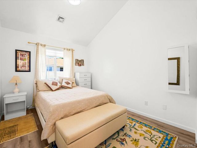 208 Hendrick Avenue E, Glen Cove, NY 11542