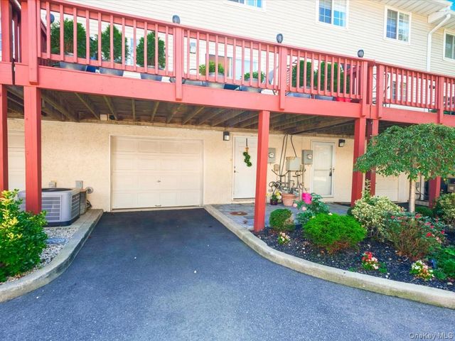 208 Hendrick Avenue E, Glen Cove, NY 11542