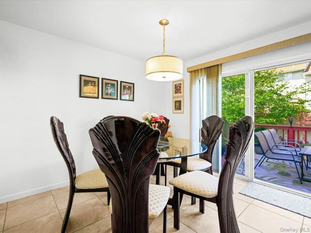 208 Hendrick Avenue E, Glen Cove, NY 11542