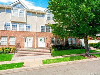 208 Hendrick Avenue E, Glen Cove, NY 11542